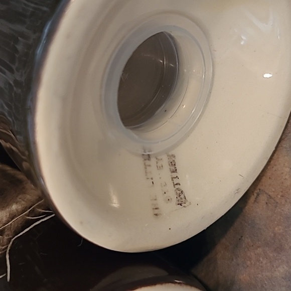 THE LITTLE SYDNEY POTTERY VINTAGE HAND PAINTED Koala Salt and Pepper S… - Picture 9 of 12